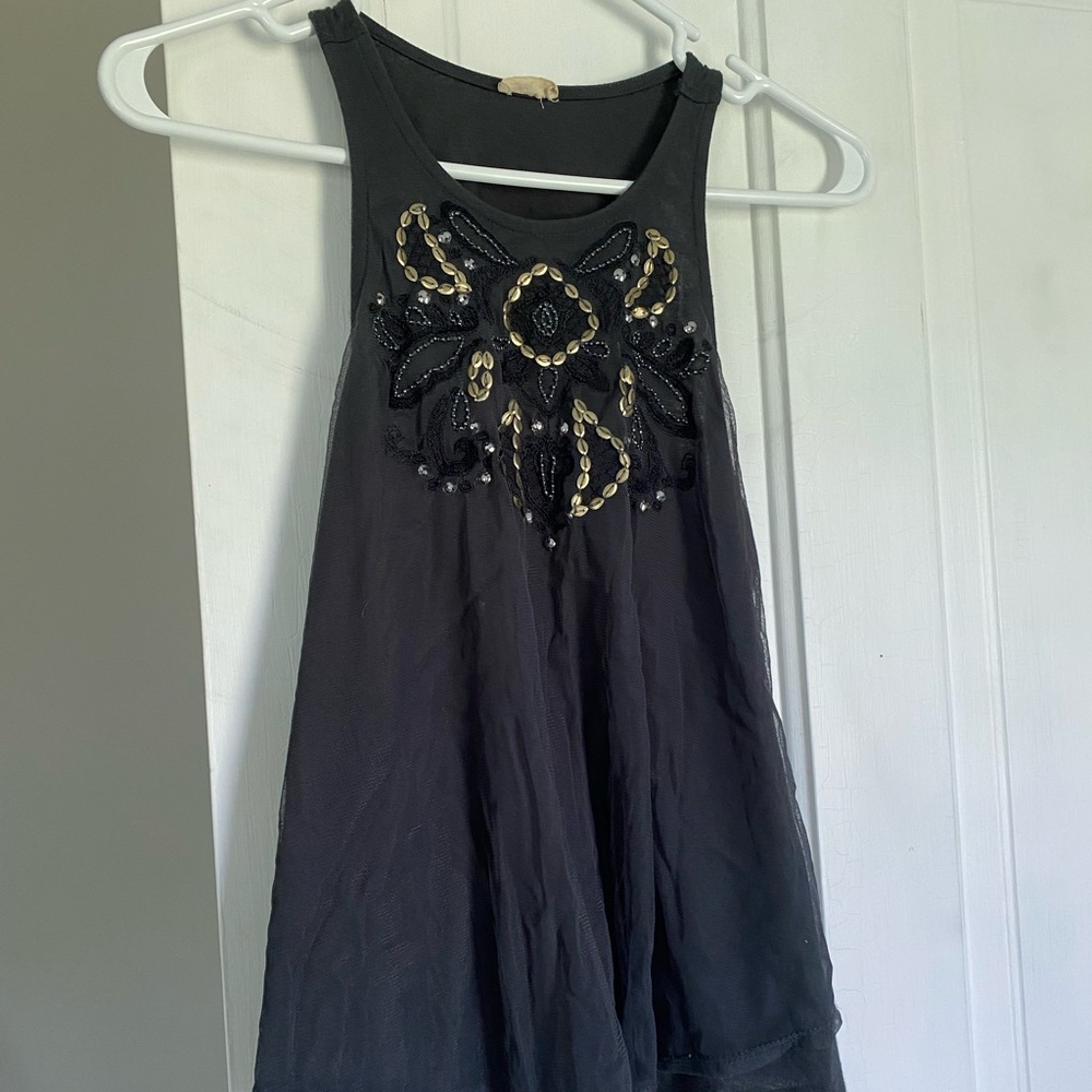 Hollister embroidered gray flowy tank top
